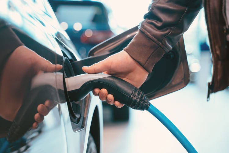 como puedo recargar mi coche electrico