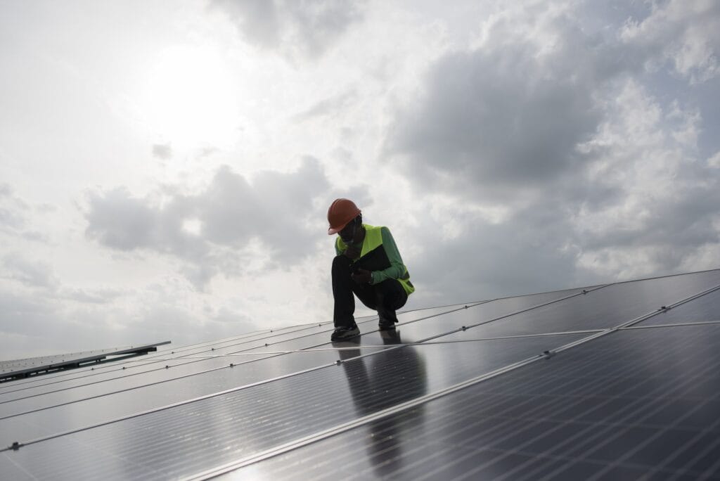 instalar placas solares en cubiertas y tejados.