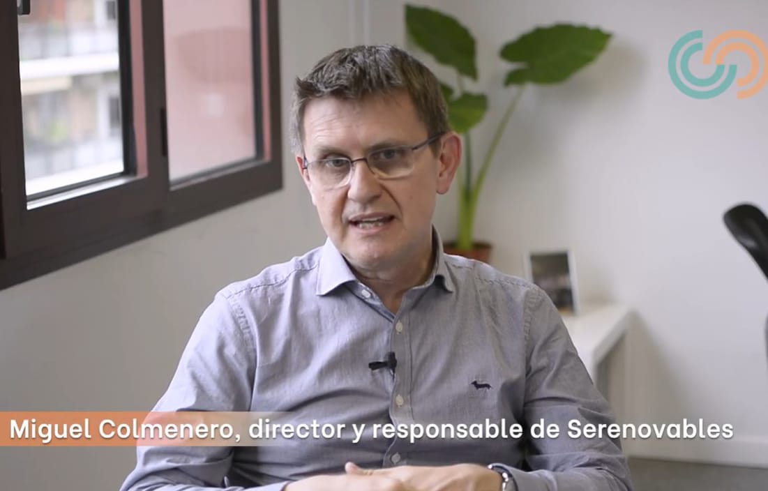 Miguel participando en una entrevista