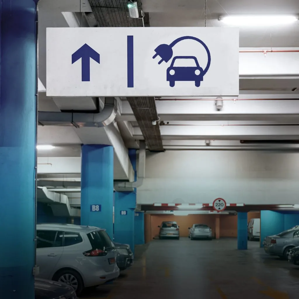 Punt de recàrrega instal·lat en un garatge comunitari de Barcelona